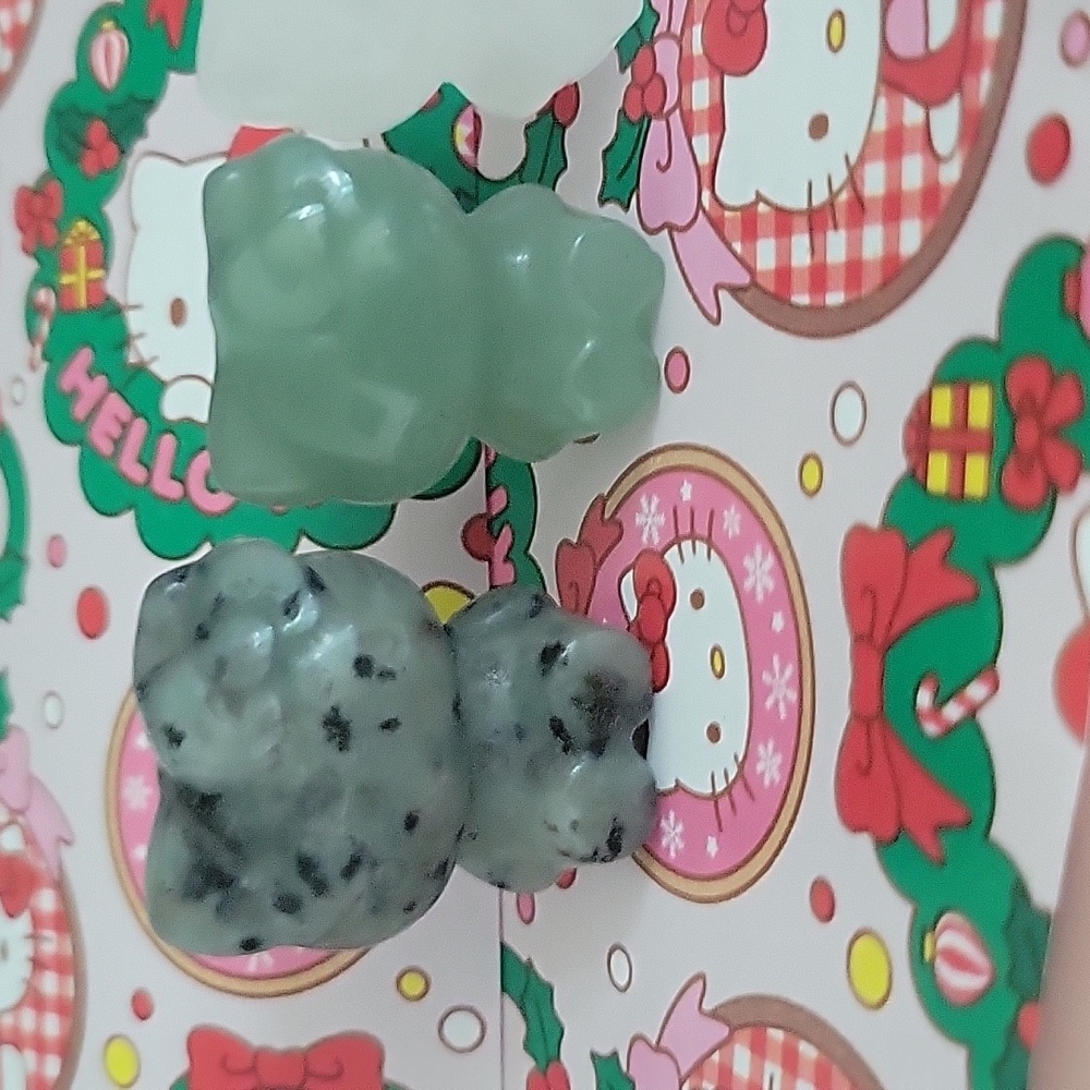 Hello kitty crystal 🔮 - Picture 3 of 5